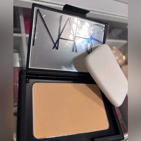 Nars Powder foundation Color:light 4 Sweden 6202 - Picture 3 of 3